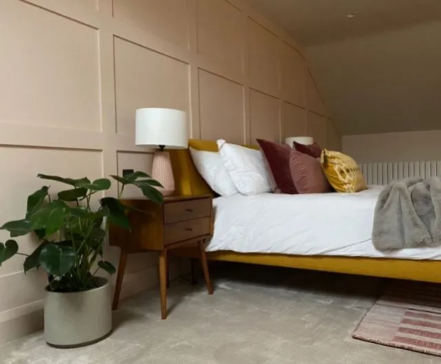 More panelling, this time in the guest room. A huge 7m wall needed something to break it up and this a was really effective solution. Colour is a @duluxuk mix similar to #SettingPlaster by @farrowandball #wallpanelling #pinkbedroom #guestroom #interiordesignnottingham #designupnorth #luxurynewbuild #newbuildinteriors