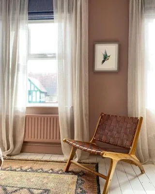 Another angle of yesterday’s bedroom makeover 🙃 #myhousethismonth
#sassyhomestyle
#dailyhomeshare
#designupnorth
#luxuryinteriorsonabudget
#interiorboom
#rockininteriors
#spotlightonmyhome
#myfabhome
#styleithappy
#myhometrend
#linencurtains 
#thiscreativehome
#myhomevibe
#ukicyou
#myvintageabode
#howwedwell
#apartmenttherapy
#leatherchair
#walltowallstyle
#myperiodhomestyle
#mycreativeinterior
#eclectichome
#victorianterrace
#interiorsthatcrush
