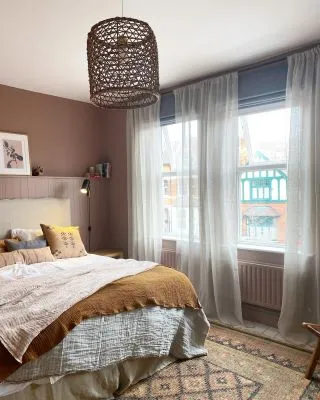 Fancy a before and after? Here we are then! The brief here was “make it look better” 🤔🤣. The colour was to stay, as was all the furniture, but other than that it was all up for grabs. We added a panelled build-out behind the bed, made a slouchy linen headboard, new curtains and blinds, rug and everything else you see. A little play around with layout (can’t see here) has really helped the room make more sense too. Thanks so much to Helen @mishmash_designs for all your help and hard work on this one 😘 #myhousethismonth
#sassyhomestyle
#dailyhomeshare
#designupnorth
#luxuryinteriorsonabudget
#interiorboom
#rockininteriors
#spotlightonmyhome
#myfabhome
#styleithappy
#sulkingroompink 
#thiscreativehome
#myhomevibe
#ukicyou
#myvintageabode
#howwedwell
#apartmenttherapy
#designsponge
#walltowallstyle
#myperiodhomestyle
#eclectichome
#victorianterrace
#interiorsthatcrush