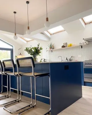 Before & After. Roll on 17 May when this “new” kitchen can be filled with friends, eh @snowioflakes ? Subtle pink ceiling to give a flattering light, makes you look great even after 3 bottles of wine...... #bespokekitchendesign #handpaintedkitchen #stiffkeyblue 
#interiordesignnottingham 
#dailyhomeshare
#designupnorth
#luxuryinteriorsonabudget
#interiorboom
#spotlightonmyhome
#myfabhome #sidereturnextension 
#styleithappy
#myhometrend
#styleitdark
#thiscreativehome
#myhomevibe
#ukicyou
#myvintageabode
#howwedwell
#apartmenttherapy
#designsponge
#walltowallstyle
#myperiodhomestyle
#mycreativeinterior
#eclectichome
#victorianterrace
#beforeandafter