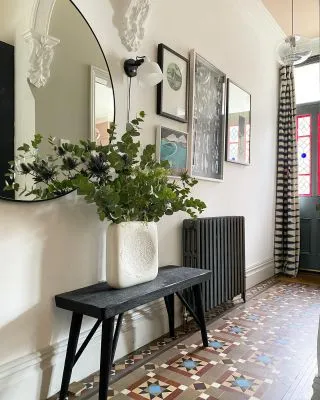 No boxes in the hall!📦 🙌 First time in absolutely ages, thought I would record the moment as I’m sure it won’t last long 😬 📸 #myhousethismonth
#dailyhomeshare
#designupnorth
#luxuryinteriorsonabudget
#interiorboom
#rockininteriors
#spotlightonmyhome
#victorianhallway 
#styleithappy
#myhometrend
#mintontiles
#thiscreativehome
#myhomevibe
#ukicyou
#myvintageabode
#howwedwell
#apartmenttherapy
#designsponge
#walltowallstyle
#myperiodhomestyle
#mycreativeinterior
#eclectichome
#victorianterrace
#interiorsthatcrush